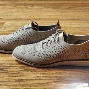 COLE HAAN Perforated Wingtip Oxford  9B  Color: Rye Stitchlight